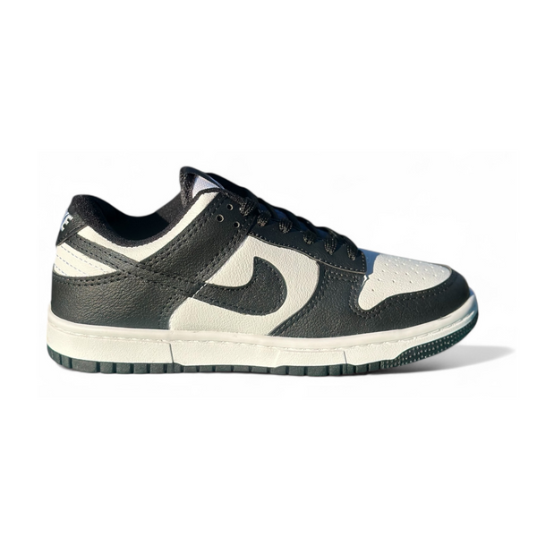 Nike Dunk Low "Panda"